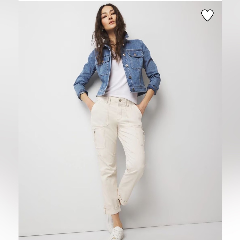 White House Black Market Mid Rise Pret a Pedi Straight Cropped Pant